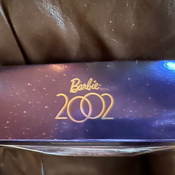 2002 Collectible Barbie - Picture 4 of 4